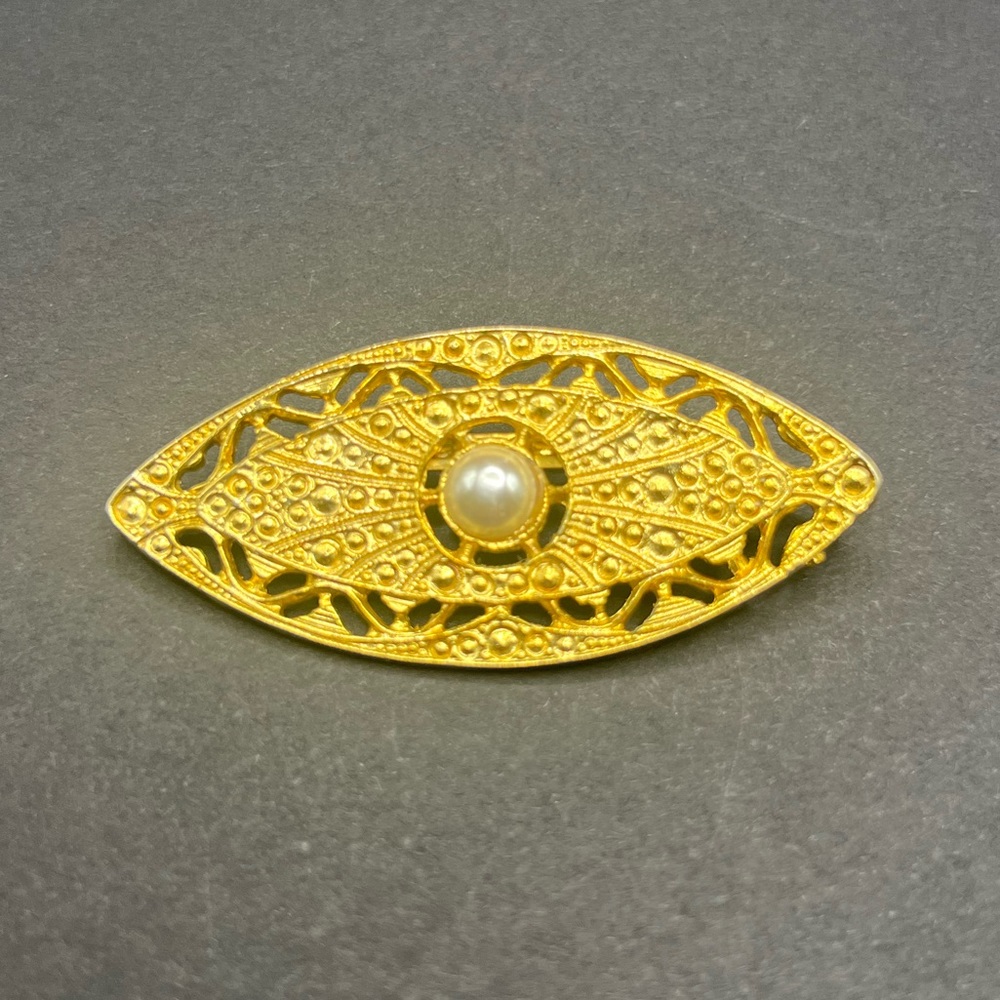 Gold Eyeball with Pearly Eyeball Brooch Pin